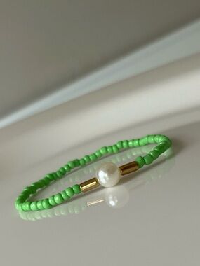 Green Beaded Pearl Accent Bracelet